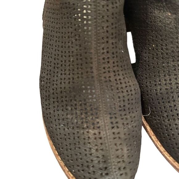 Vince Camuto Canilla black silk goat booties- size 8.5 - Picture 5 of 7